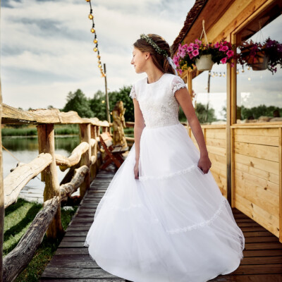 Komunia święta - Nadia kręci się na pomoście