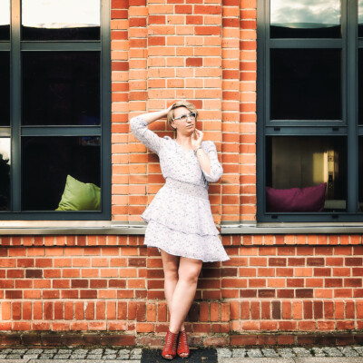 Sesja portretowa na tle zrewitalizowanych zabudowań - Pabianice