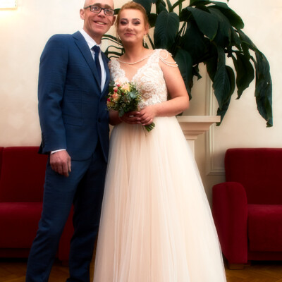 Pozująca para młoda w USC w Pabianicach