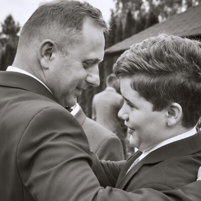 Syn i Ojciec podczas ceremonii zaślubin