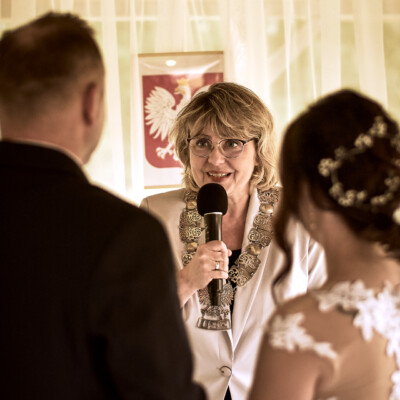 Urzędniczka USC przemawia do młodych - reportaż